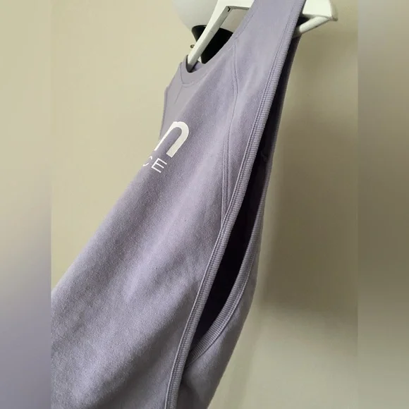 Calvin Klein women’s Light Lavender Crewneck Sweatshirt Size M ( small defect) - Picture 7 of 12